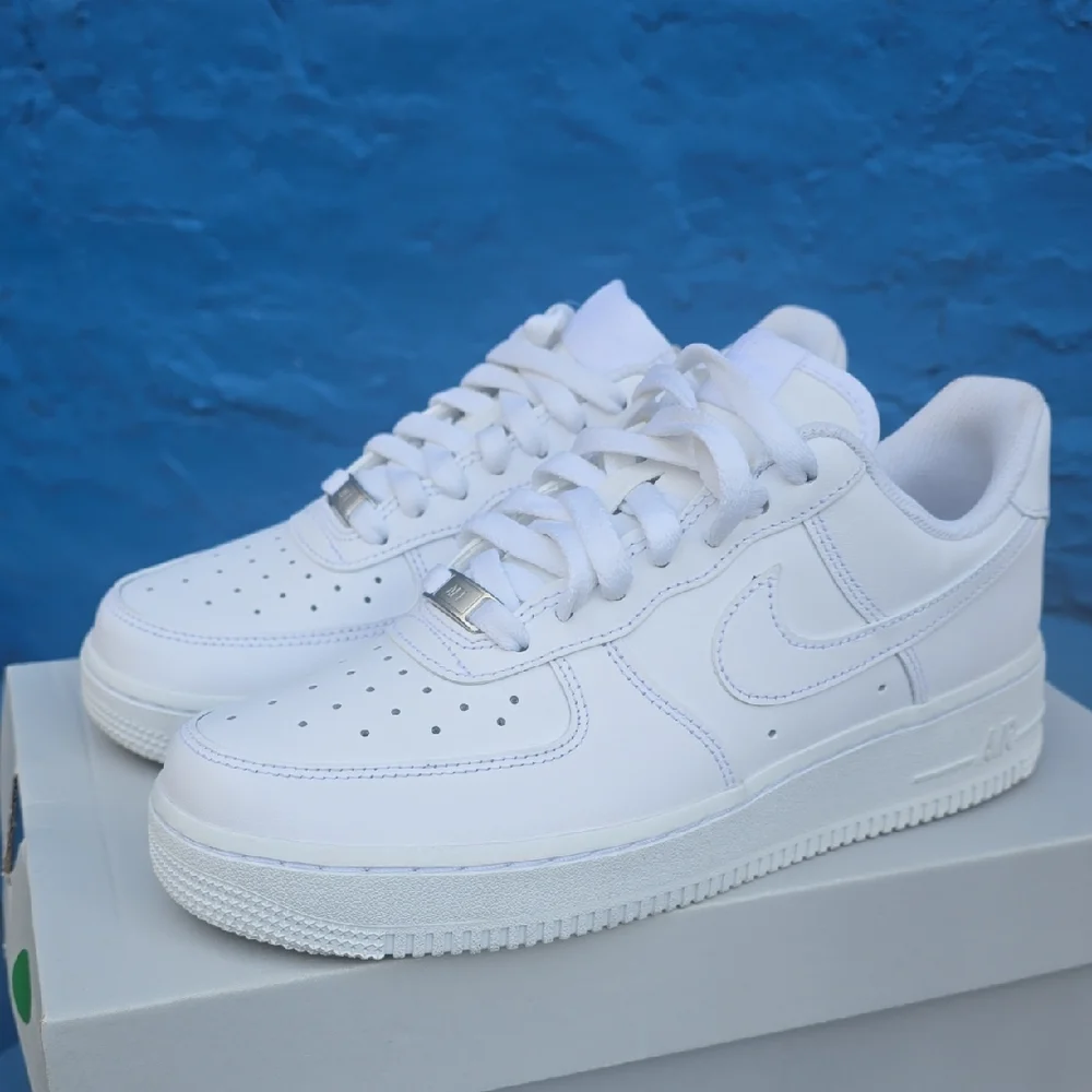 Nike Women's White Sneakers - Picture 3 of 8